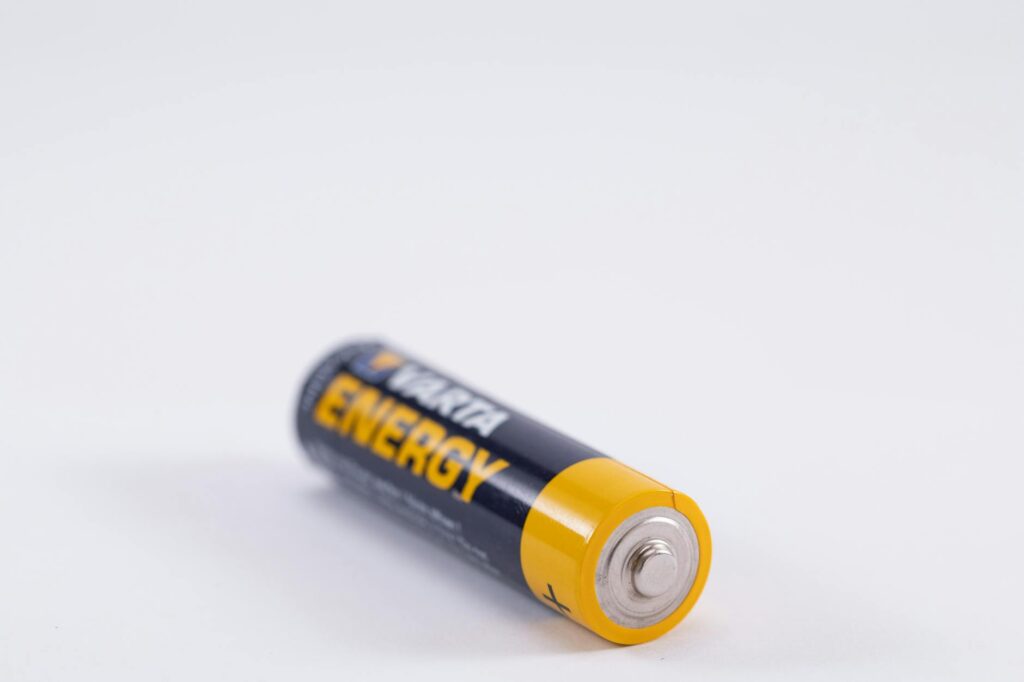 A single Varta Energy AA alkaline battery on a white background, used as a conceptual image for an Enphase IQ Battery 10T review